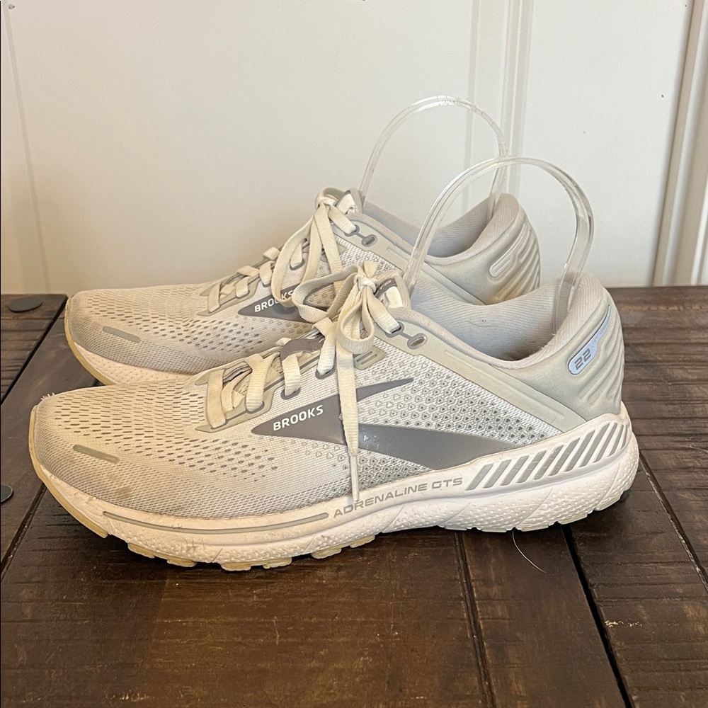 Brooks Women's Adrenaline GTS Running Shoes‎ Size 9.5 White Gray